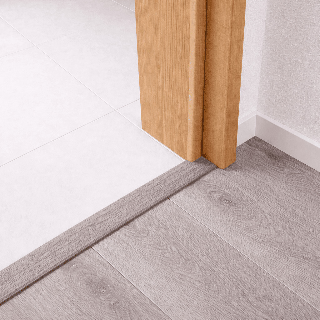 Perfil Junta de Dilatación Efecto Madera Natural SPC en Suelo SPC Gris